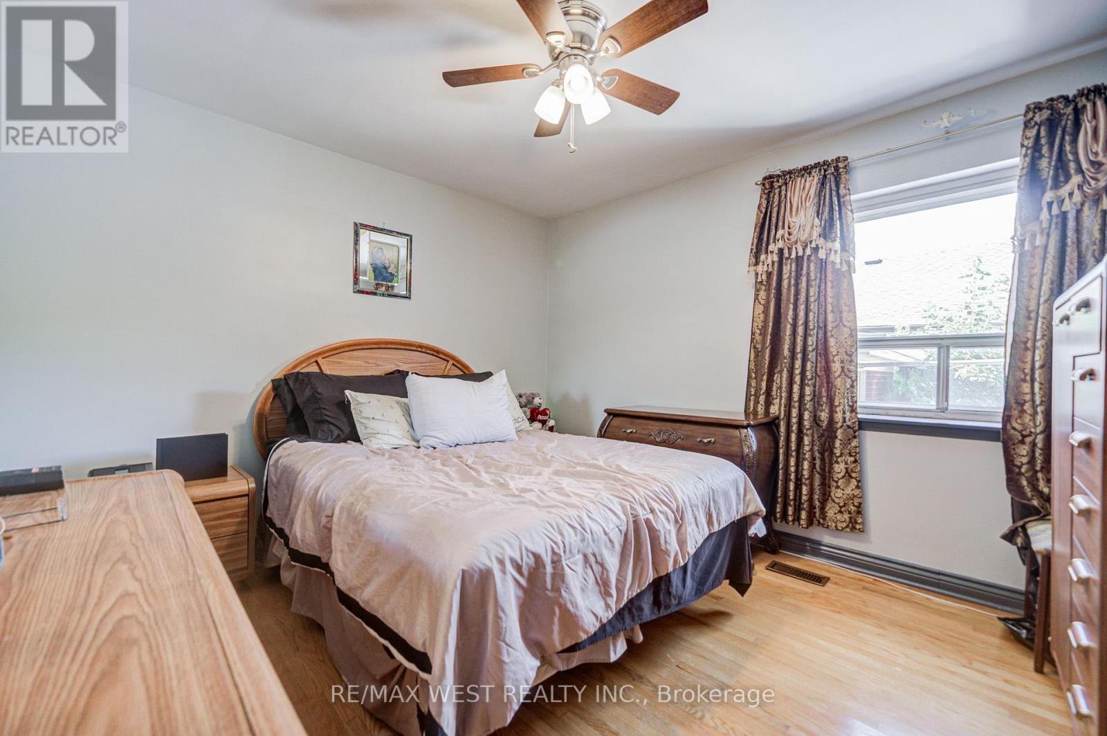 65 Ridge Point Crescent, Toronto, Ontario  M6M 2Z7 - Photo 19 - W13671986