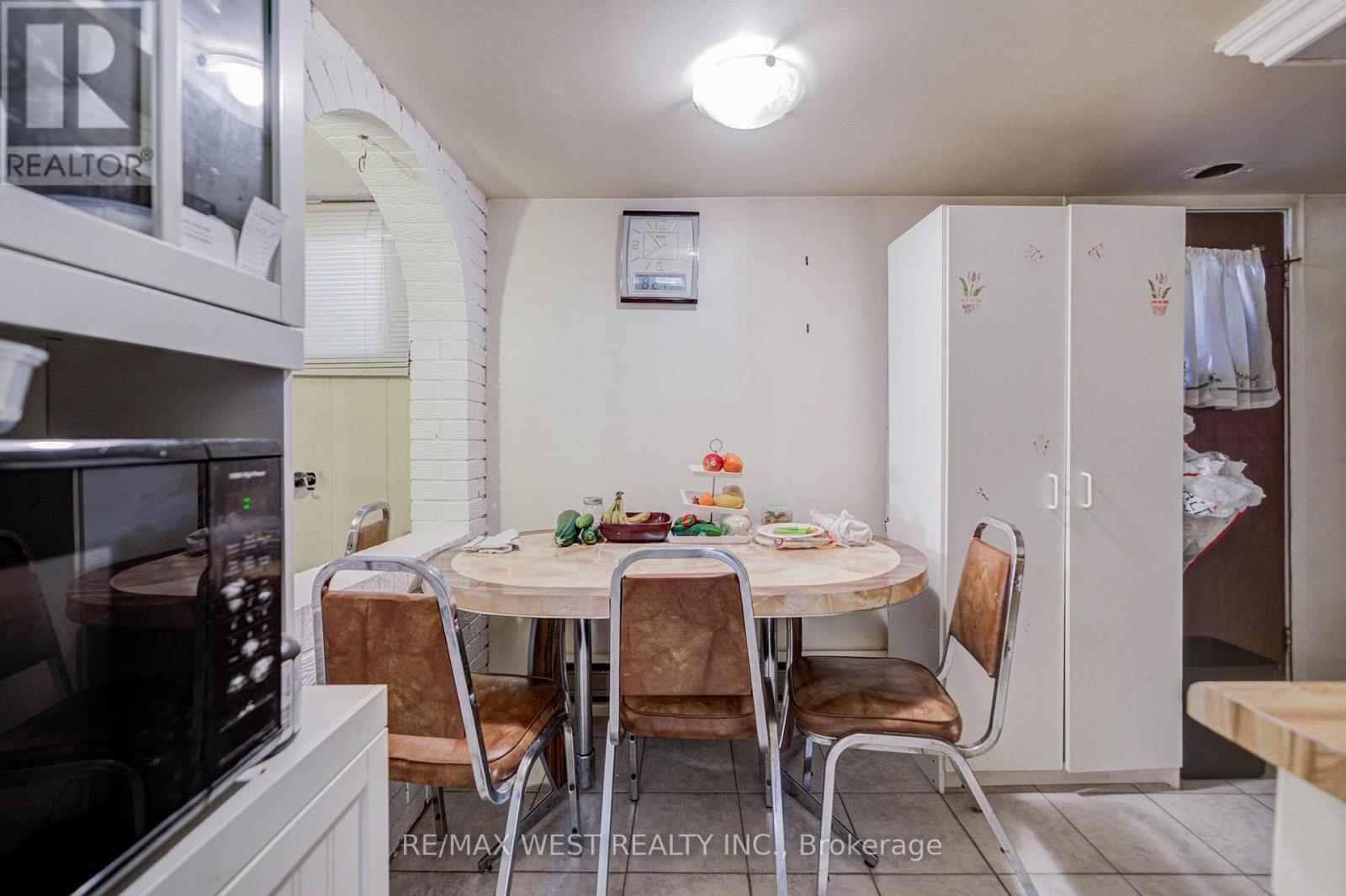 65 Ridge Point Crescent, Toronto, Ontario  M6M 2Z7 - Photo 35 - W13671986