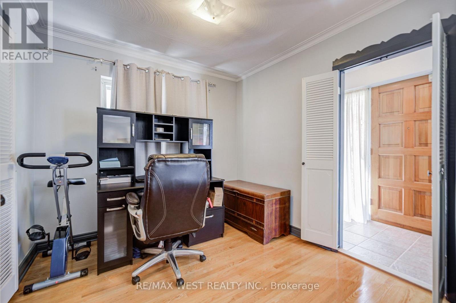 65 Ridge Point Crescent, Toronto, Ontario  M6M 2Z7 - Photo 7 - W13671986