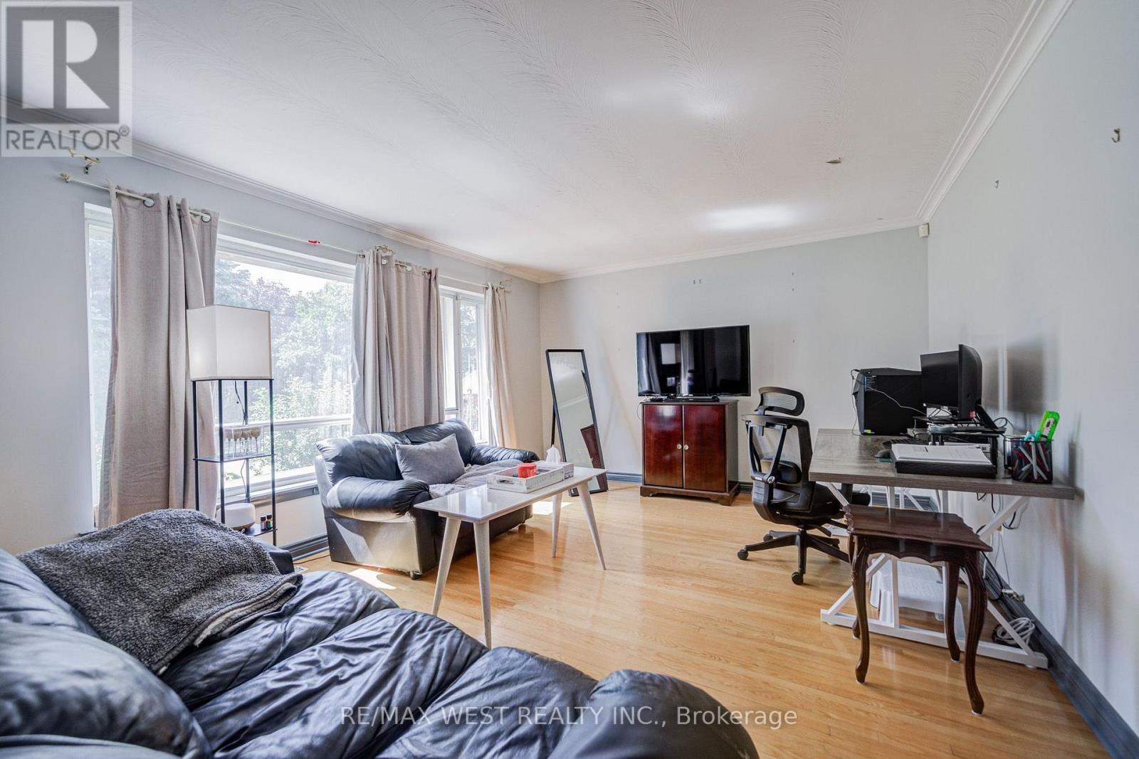 65 Ridge Point Crescent, Toronto, Ontario  M6M 2Z7 - Photo 10 - W13671986
