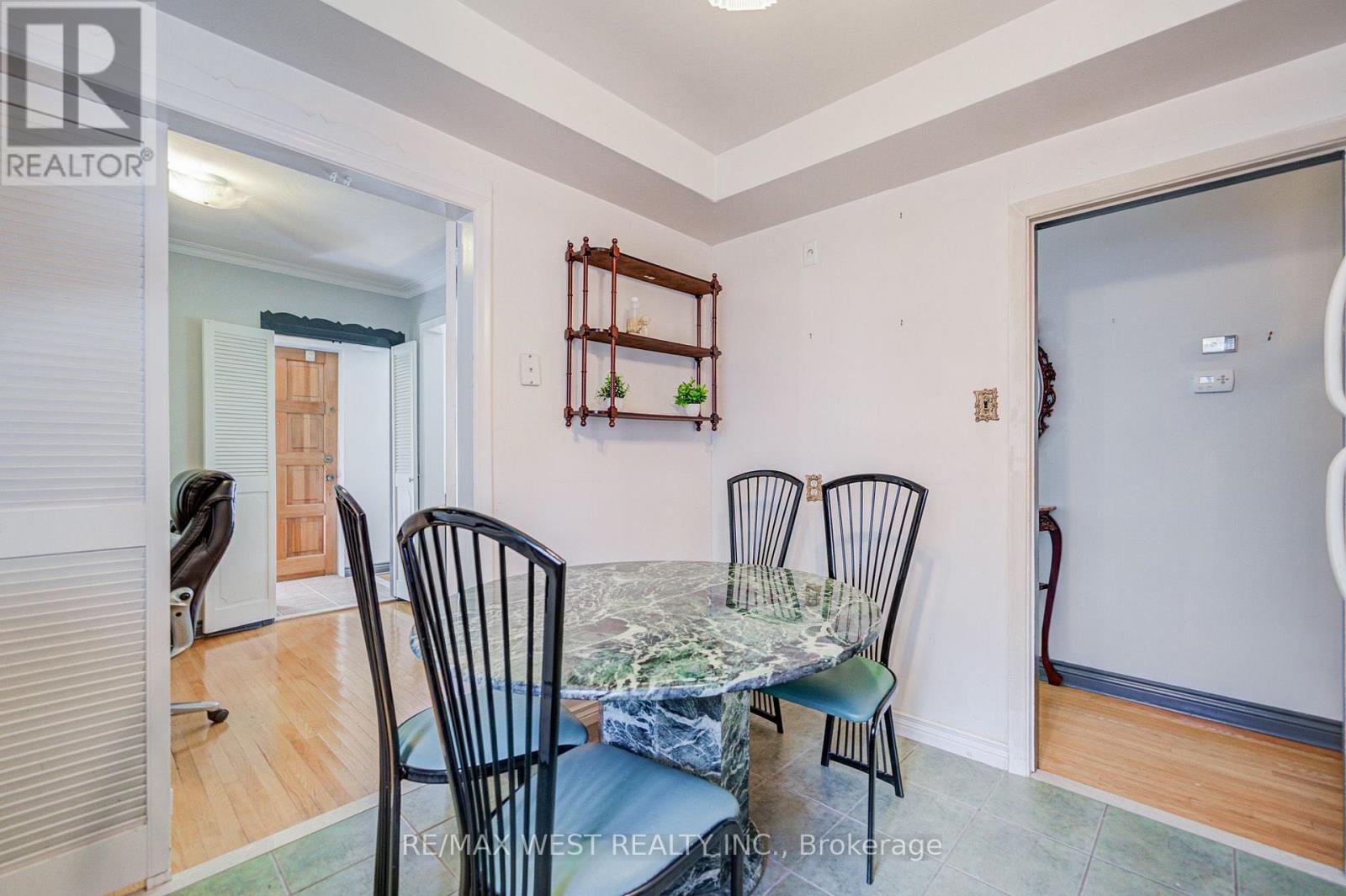 65 Ridge Point Crescent, Toronto, Ontario  M6M 2Z7 - Photo 18 - W13671986