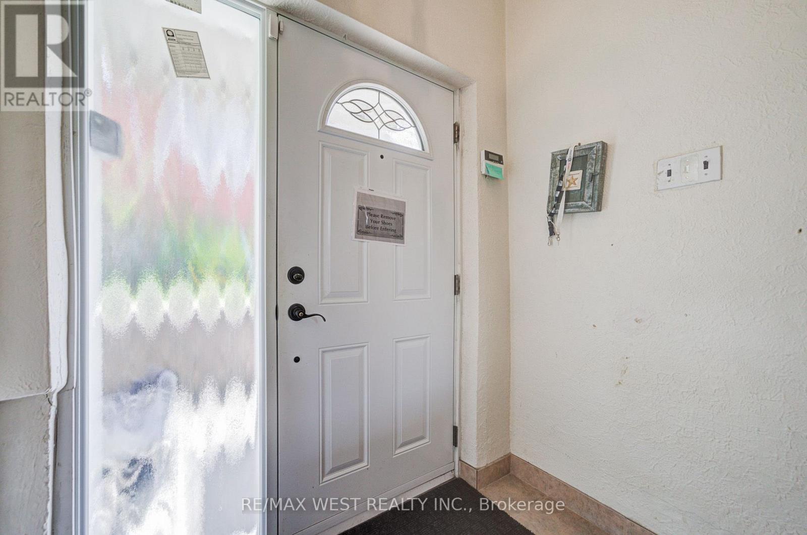 65 Ridge Point Crescent, Toronto, Ontario  M6M 2Z7 - Photo 29 - W13671986