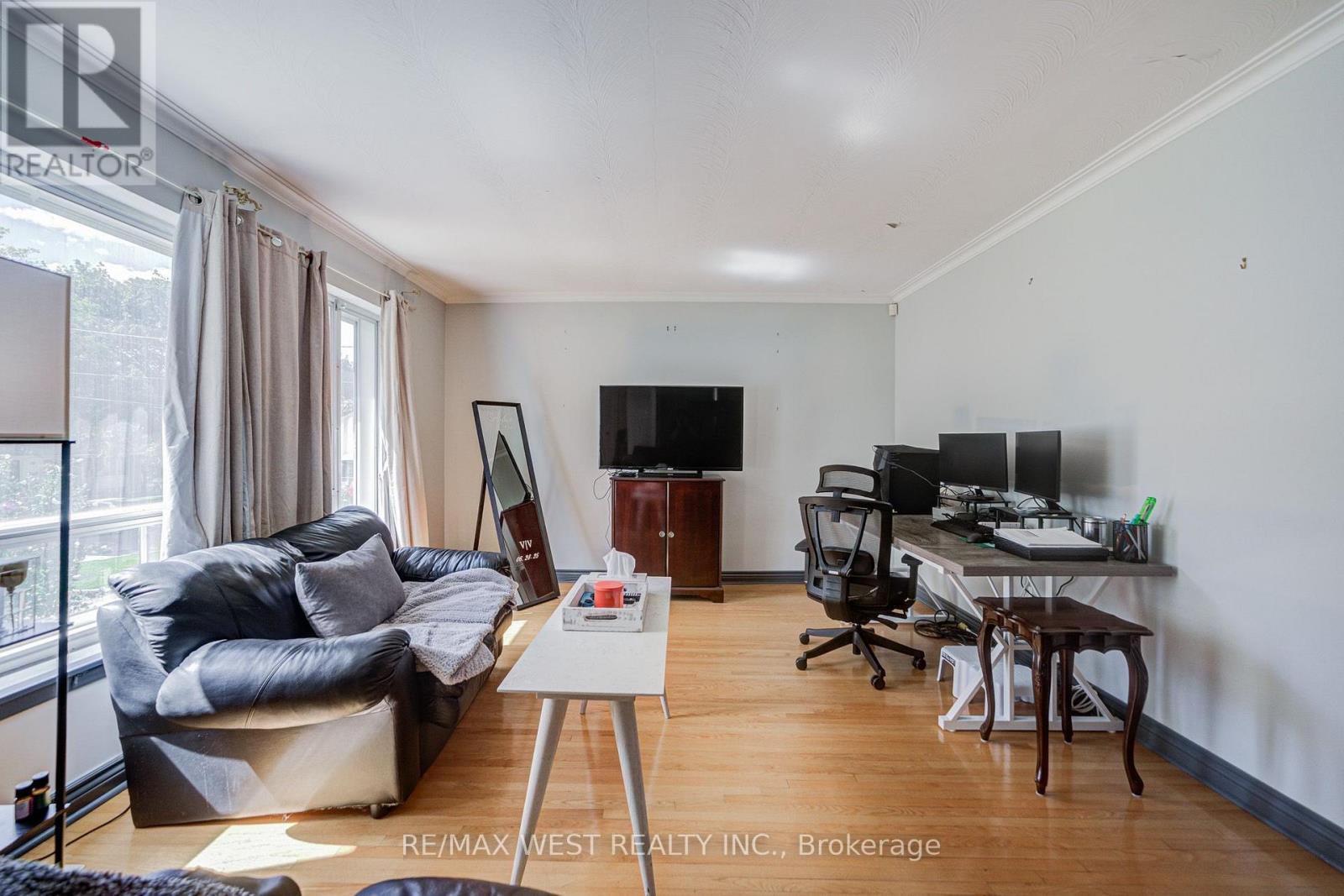 65 Ridge Point Crescent, Toronto, Ontario  M6M 2Z7 - Photo 11 - W13671986