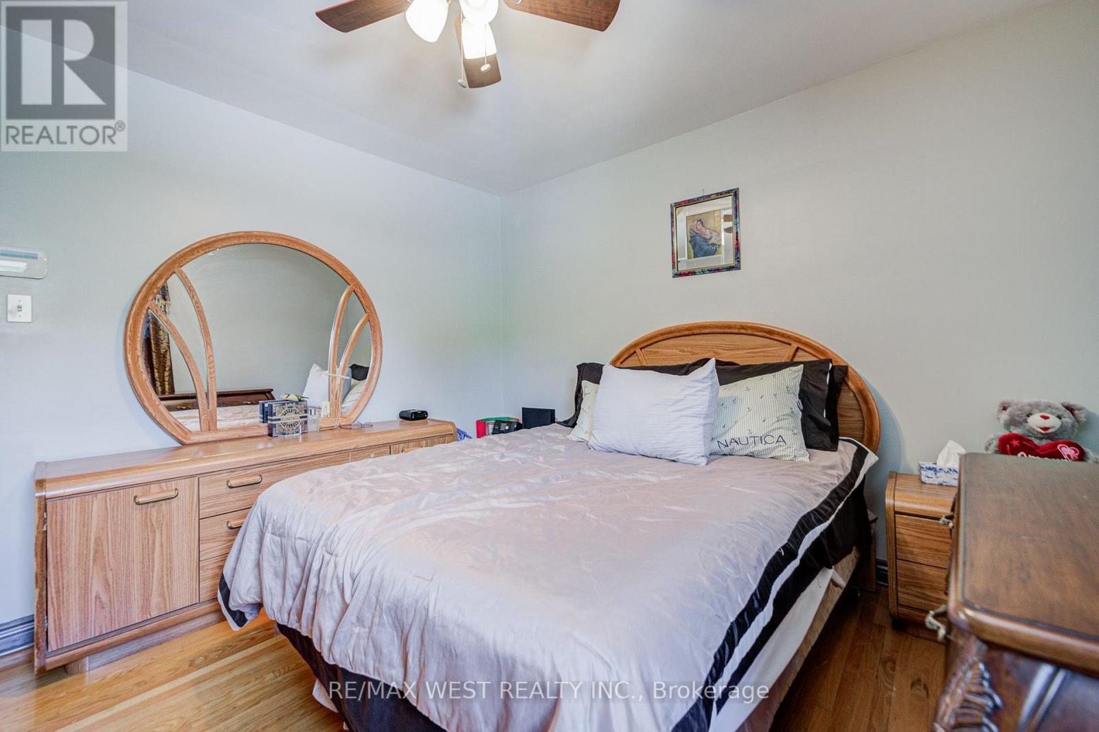 65 Ridge Point Crescent, Toronto, Ontario  M6M 2Z7 - Photo 21 - W13671986