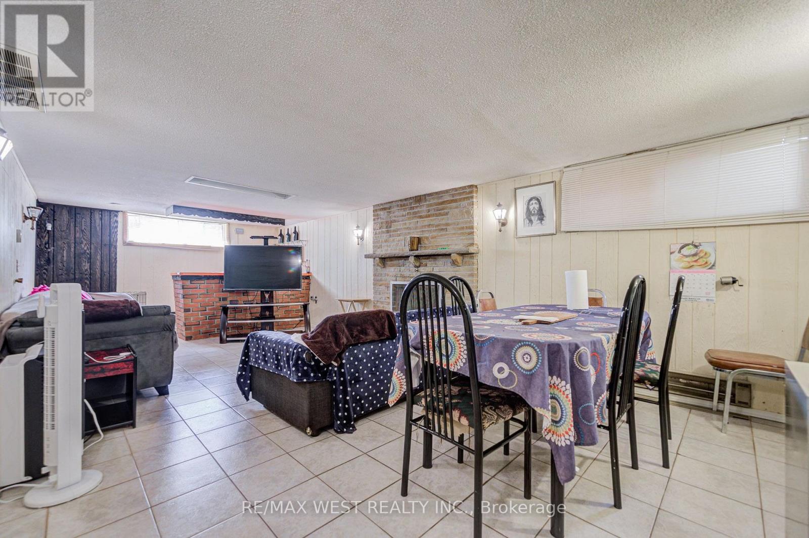 65 Ridge Point Crescent, Toronto, Ontario  M6M 2Z7 - Photo 39 - W13671986