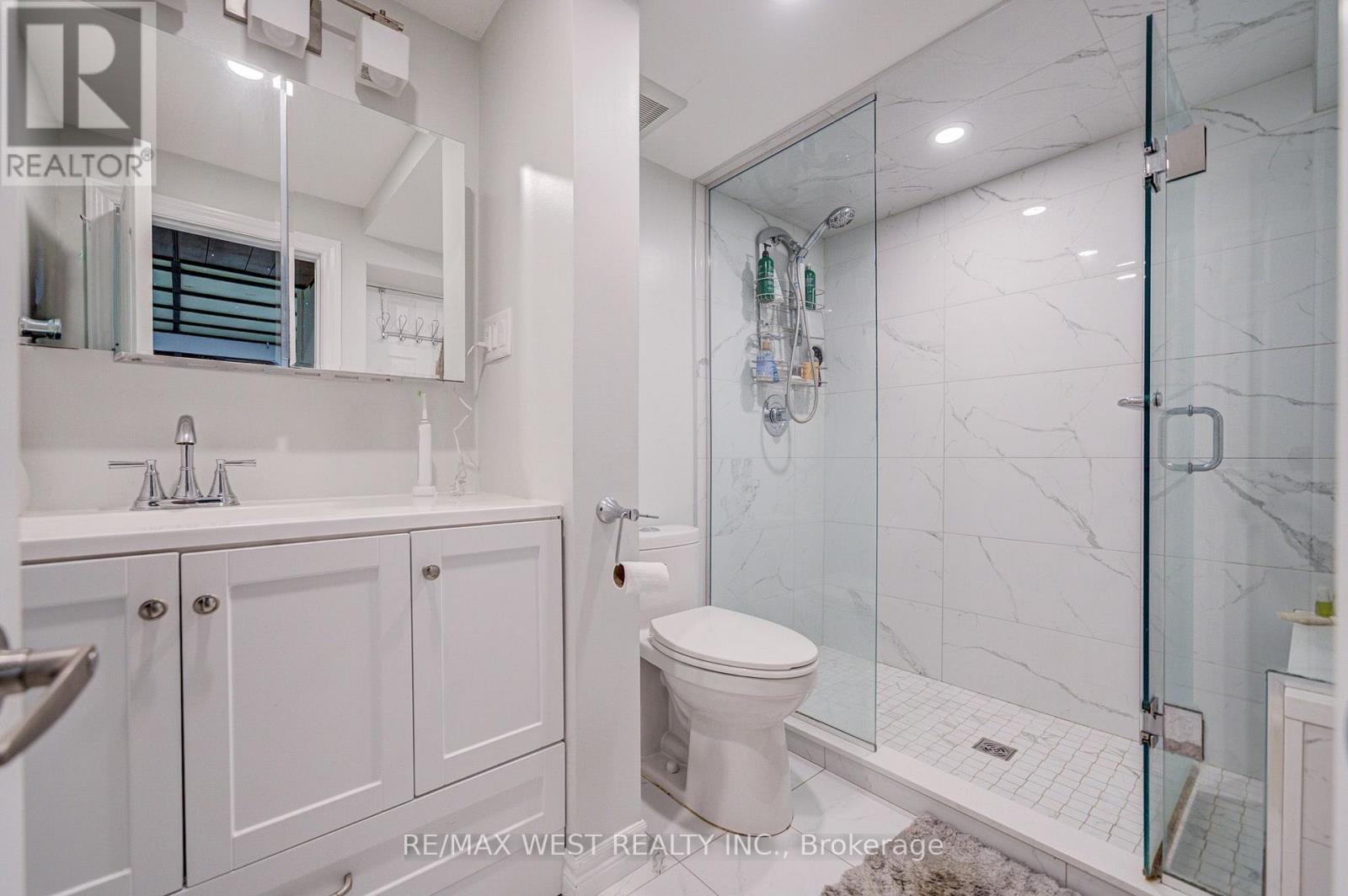 65 Ridge Point Crescent, Toronto, Ontario  M6M 2Z7 - Photo 32 - W13671986