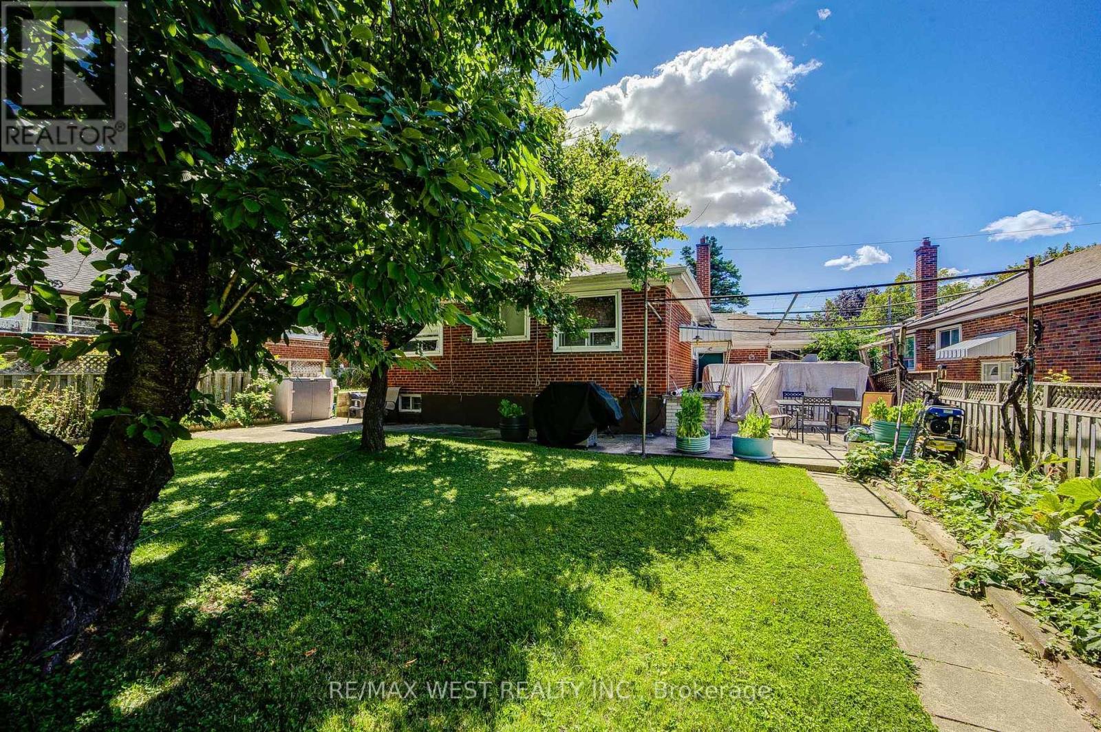 65 Ridge Point Crescent, Toronto, Ontario  M6M 2Z7 - Photo 47 - W13671986