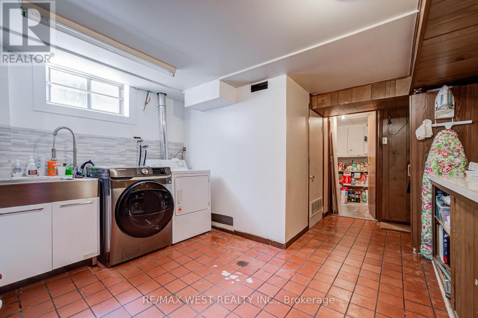 65 Ridge Point Crescent, Toronto, Ontario  M6M 2Z7 - Photo 33 - W13671986
