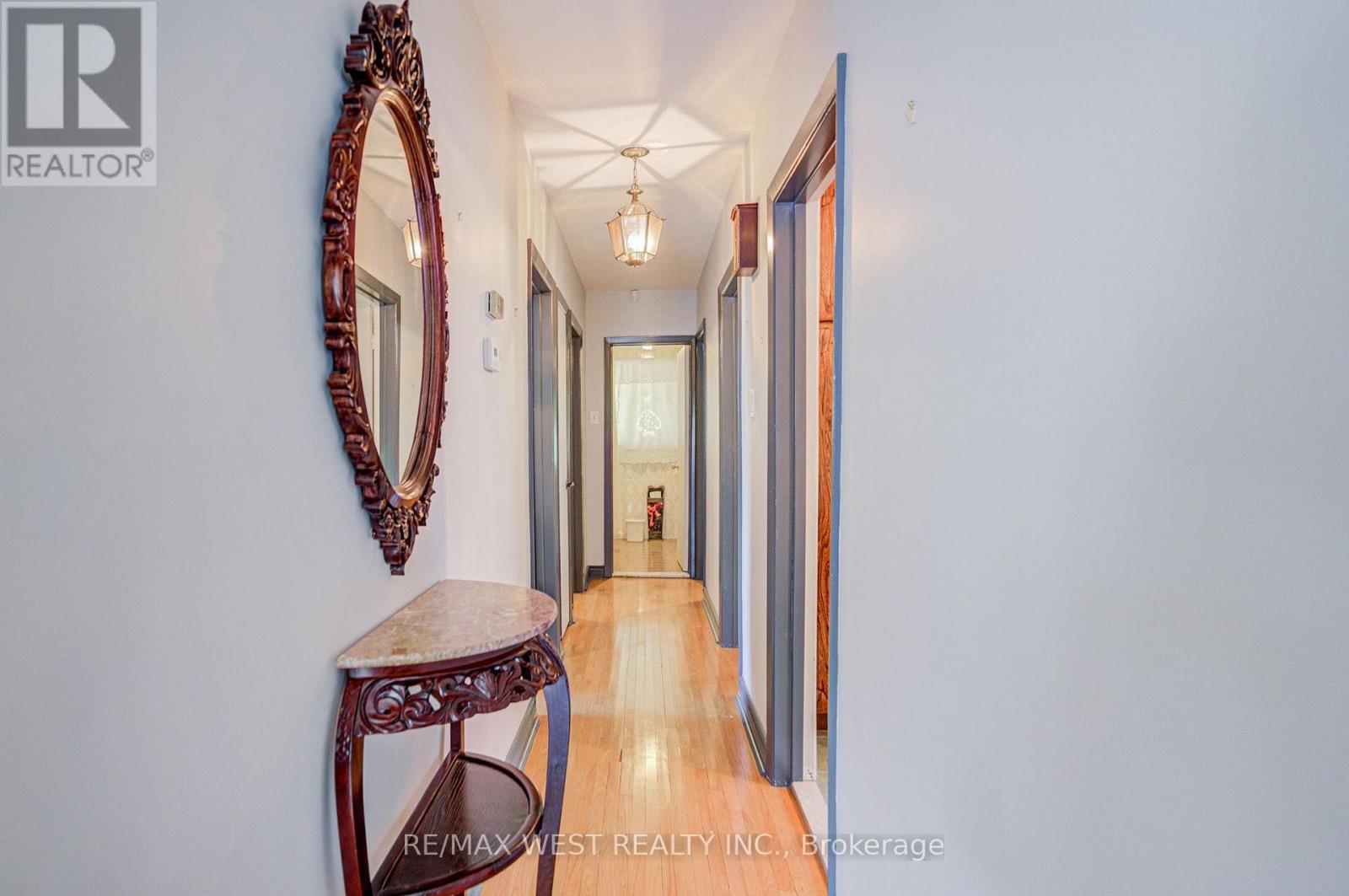 65 Ridge Point Crescent, Toronto, Ontario  M6M 2Z7 - Photo 13 - W13671986
