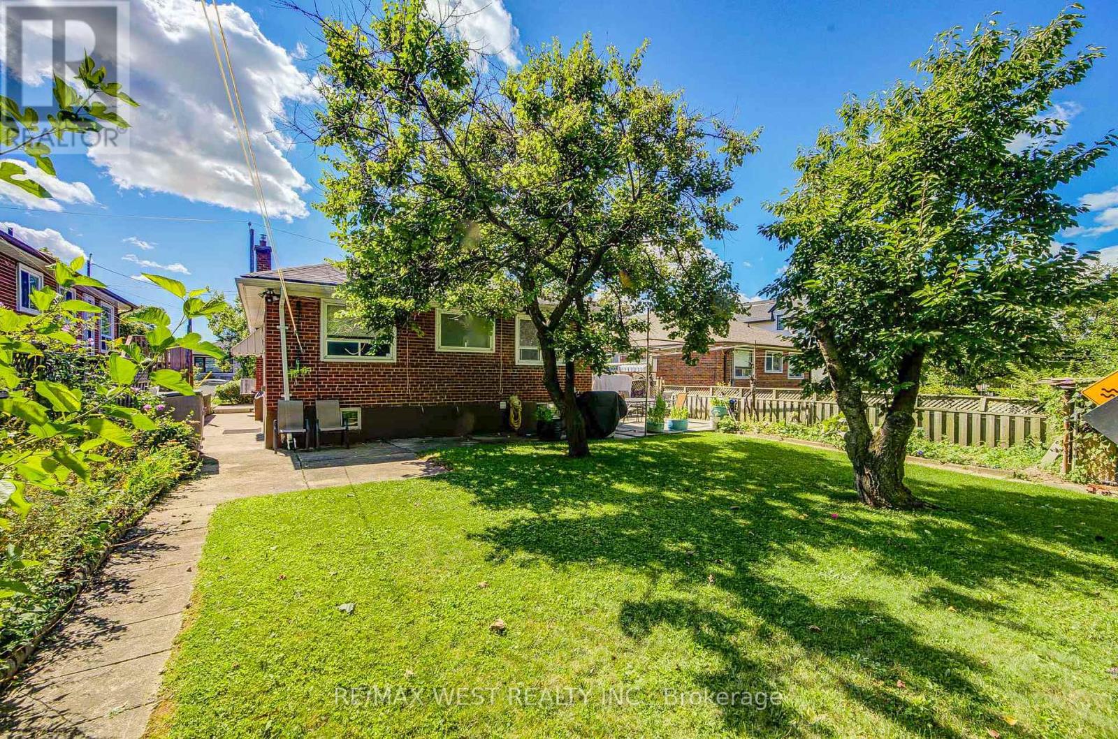 65 Ridge Point Crescent, Toronto, Ontario  M6M 2Z7 - Photo 48 - W13671986