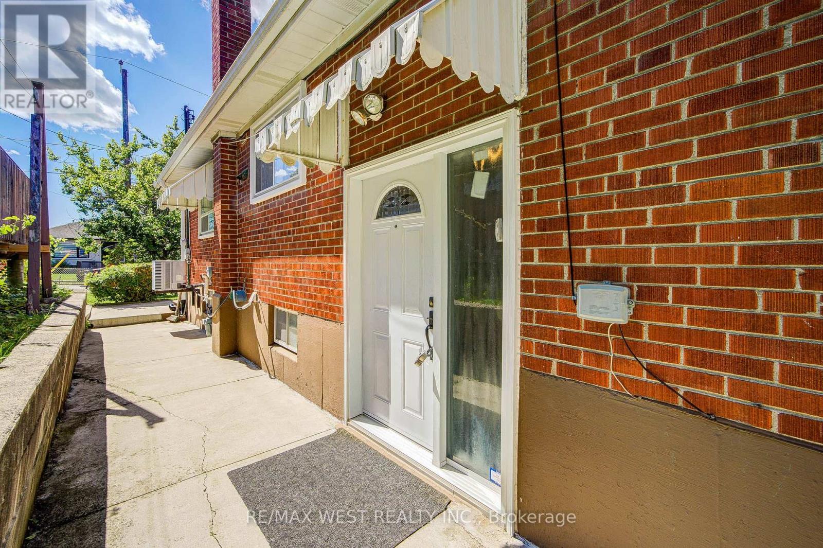 65 Ridge Point Crescent, Toronto, Ontario  M6M 2Z7 - Photo 49 - W13671986