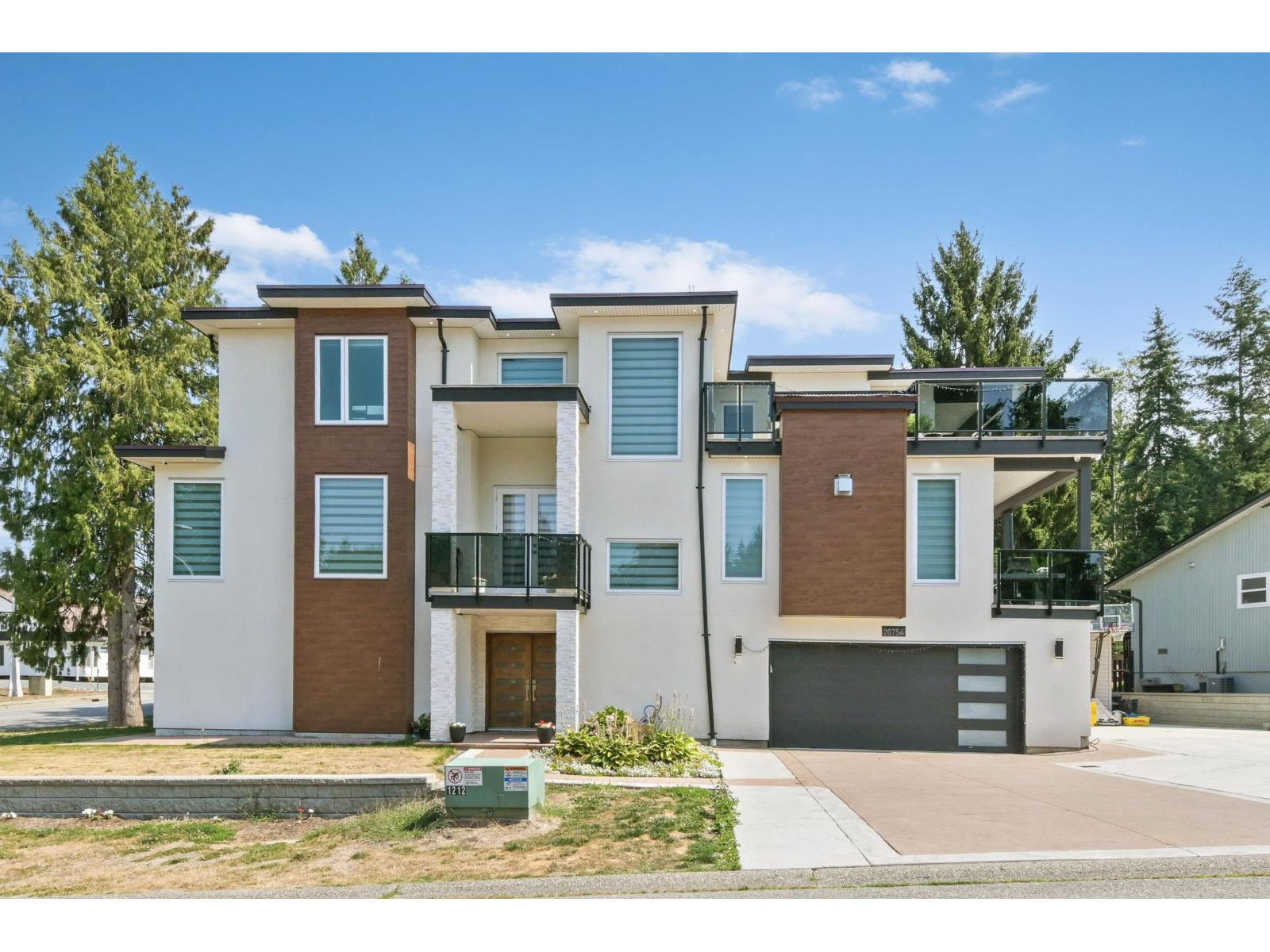 20754 48 AVENUE, langley, British Columbia