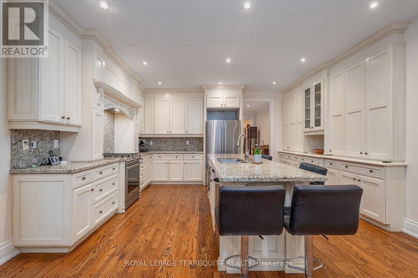 329 Walmer Road, Toronto, Ontario  M5R 2Y3 - Photo 11 - C13727666