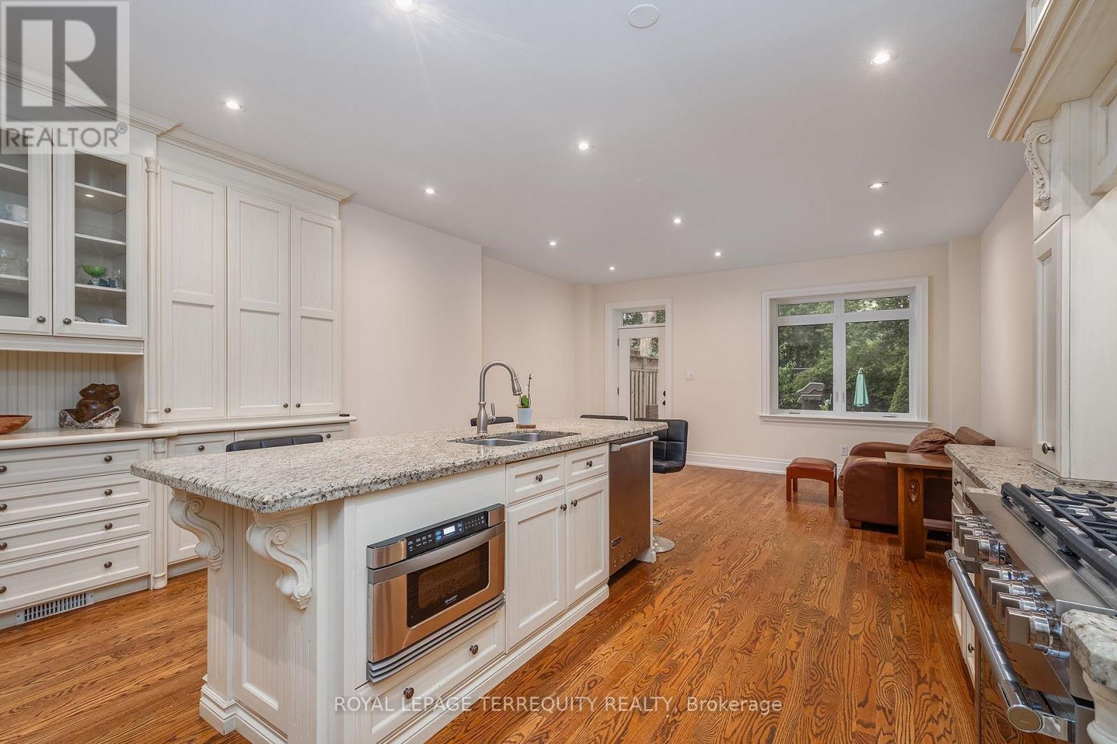 329 Walmer Road, Toronto, Ontario  M5R 2Y3 - Photo 14 - C13727666