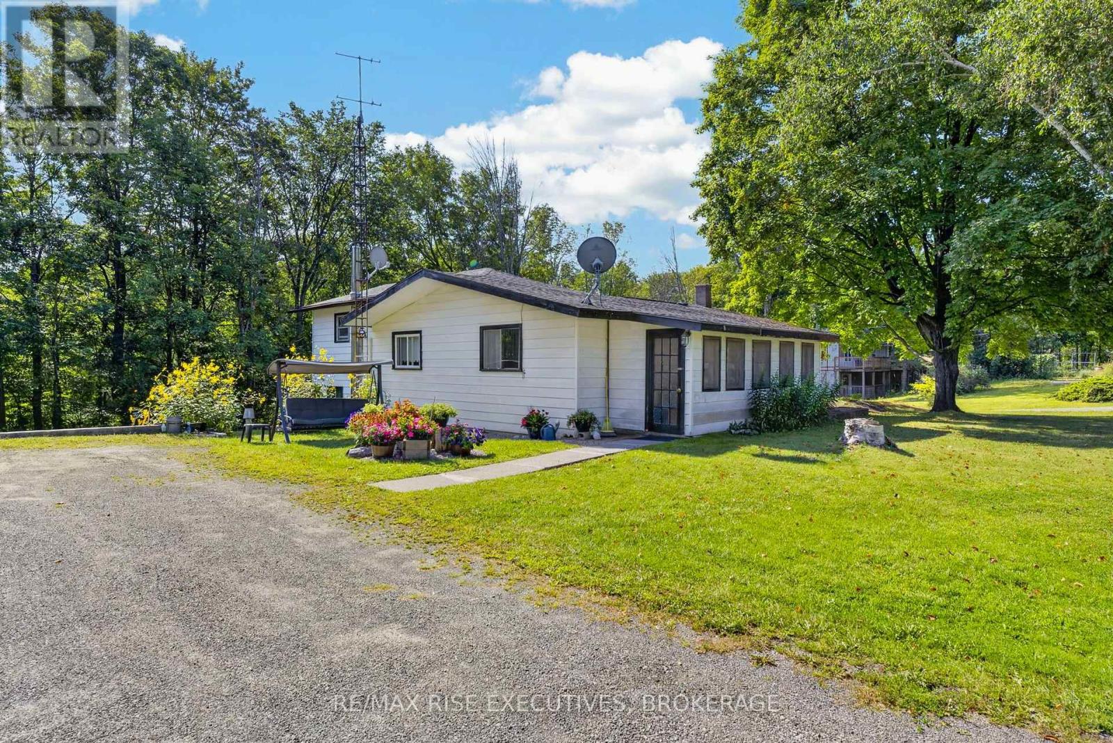 6900 Perth Road, South Frontenac, Ontario  K0H 2L0 - Photo 1 - X13727706