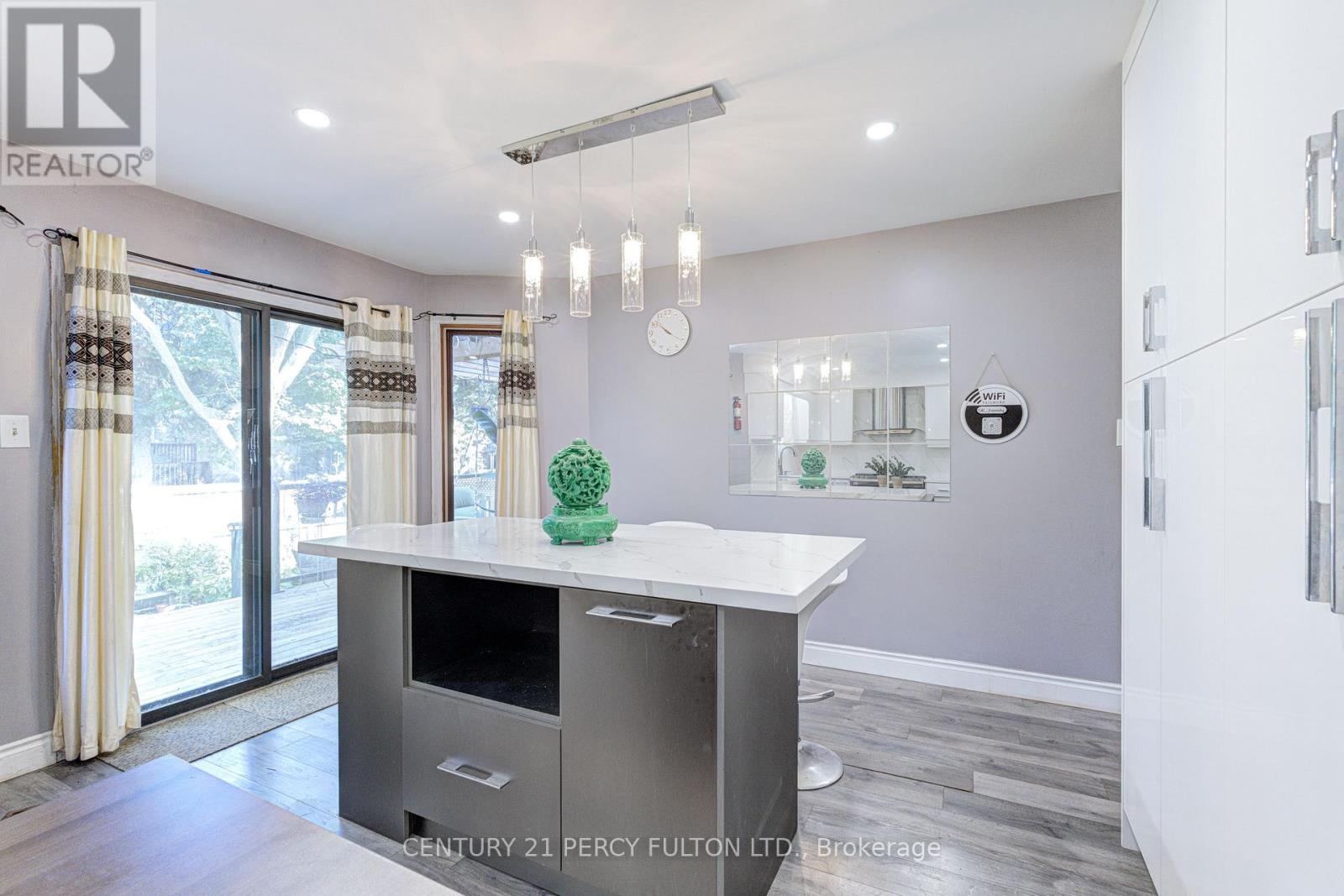 1042 Wetherby Lane, Mississauga, Ontario  L4W 4R8 - Photo 18 - W13727444
