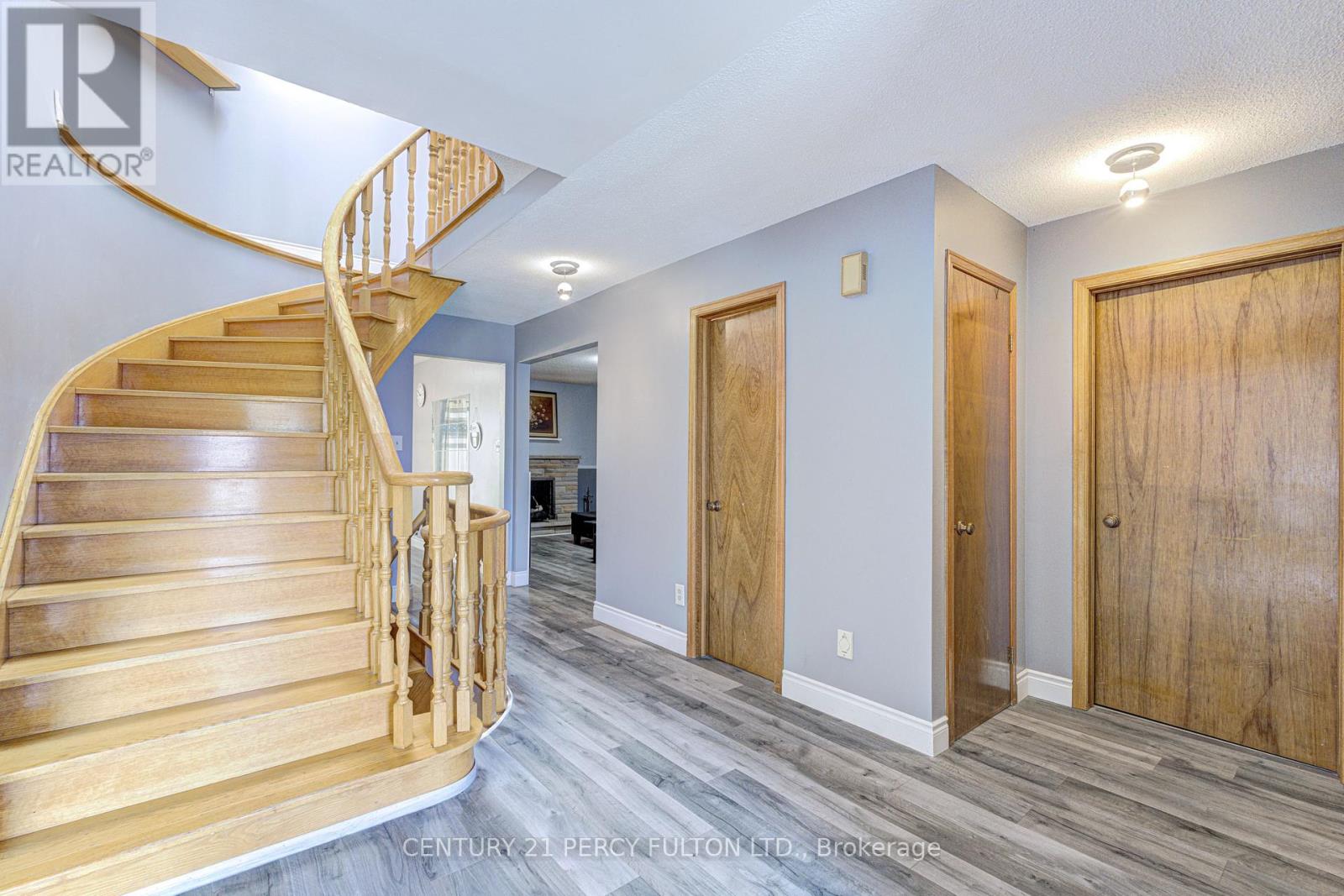 1042 Wetherby Lane, Mississauga, Ontario  L4W 4R8 - Photo 2 - W13727444