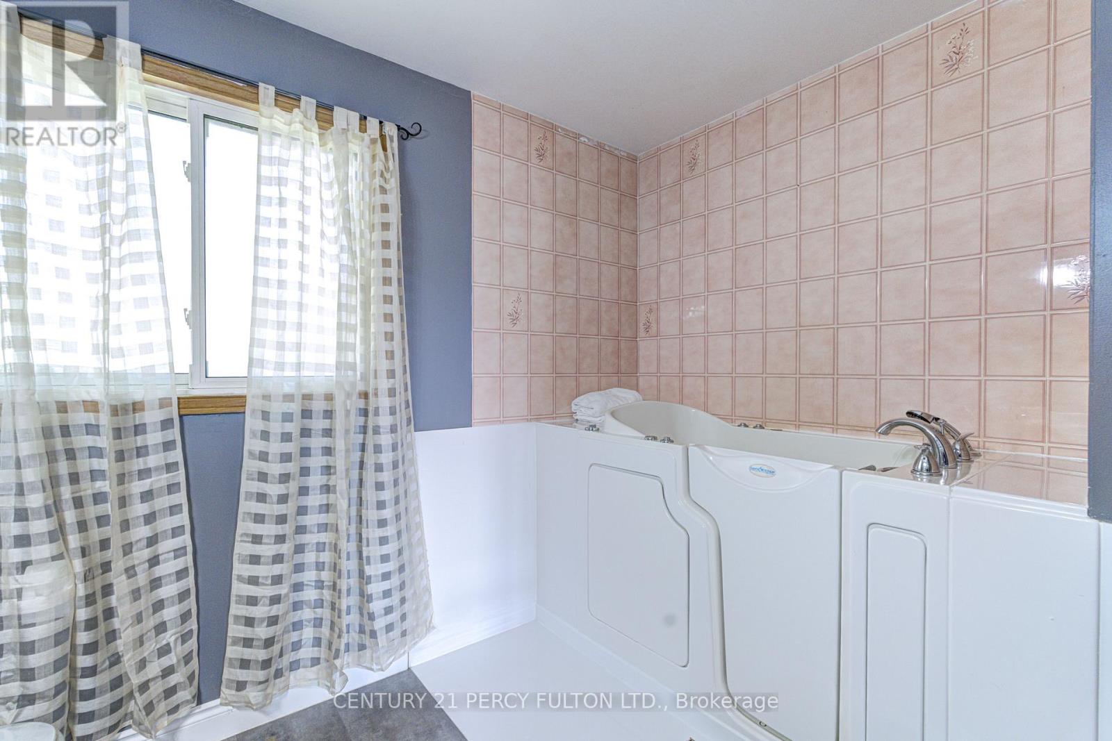 1042 Wetherby Lane, Mississauga, Ontario  L4W 4R8 - Photo 27 - W13727444
