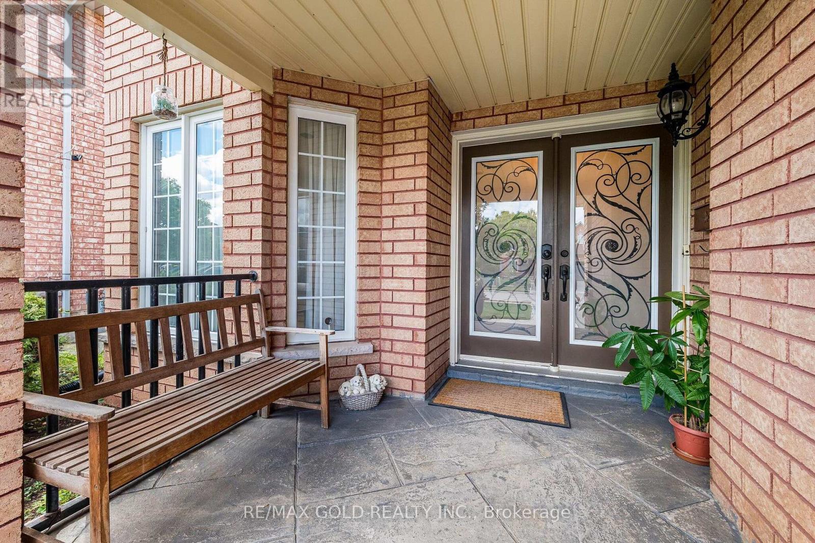58 Springtown Trail, Brampton, Ontario  L6R 2C9 - Photo 4 - W13727518