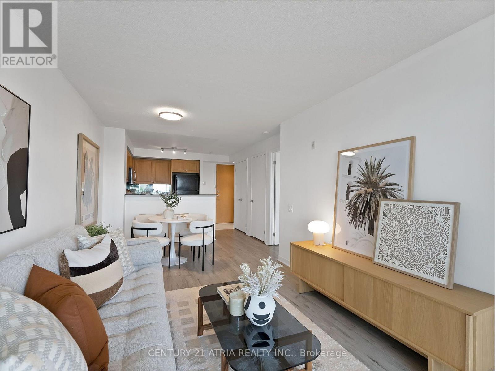 502 - 1040 The Queensway Avenue N, Toronto, Ontario  M8Z 0A7 - Photo 2 - W13727540