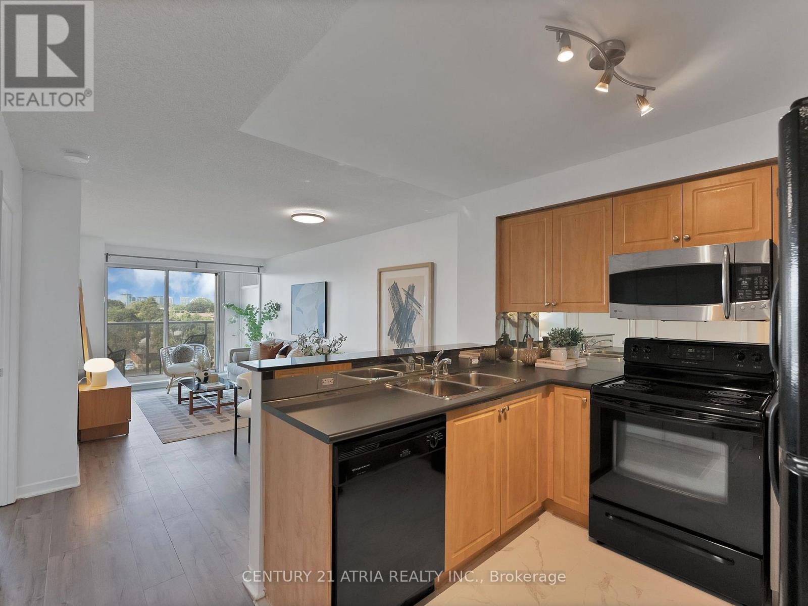 502 - 1040 The Queensway Avenue N, Toronto, Ontario  M8Z 0A7 - Photo 3 - W13727540