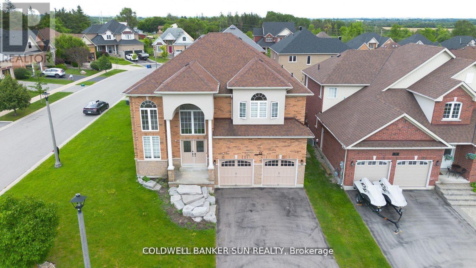 33 ELLIS CRESCENT, Kawartha Lakes, Ontario