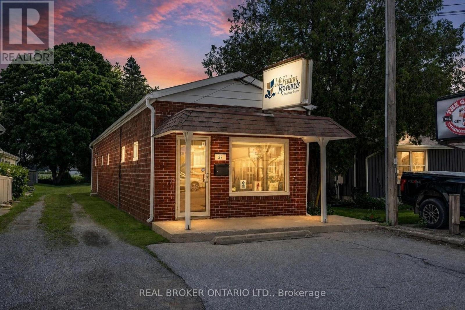 27 QUEEN STREET, Norfolk, Ontario