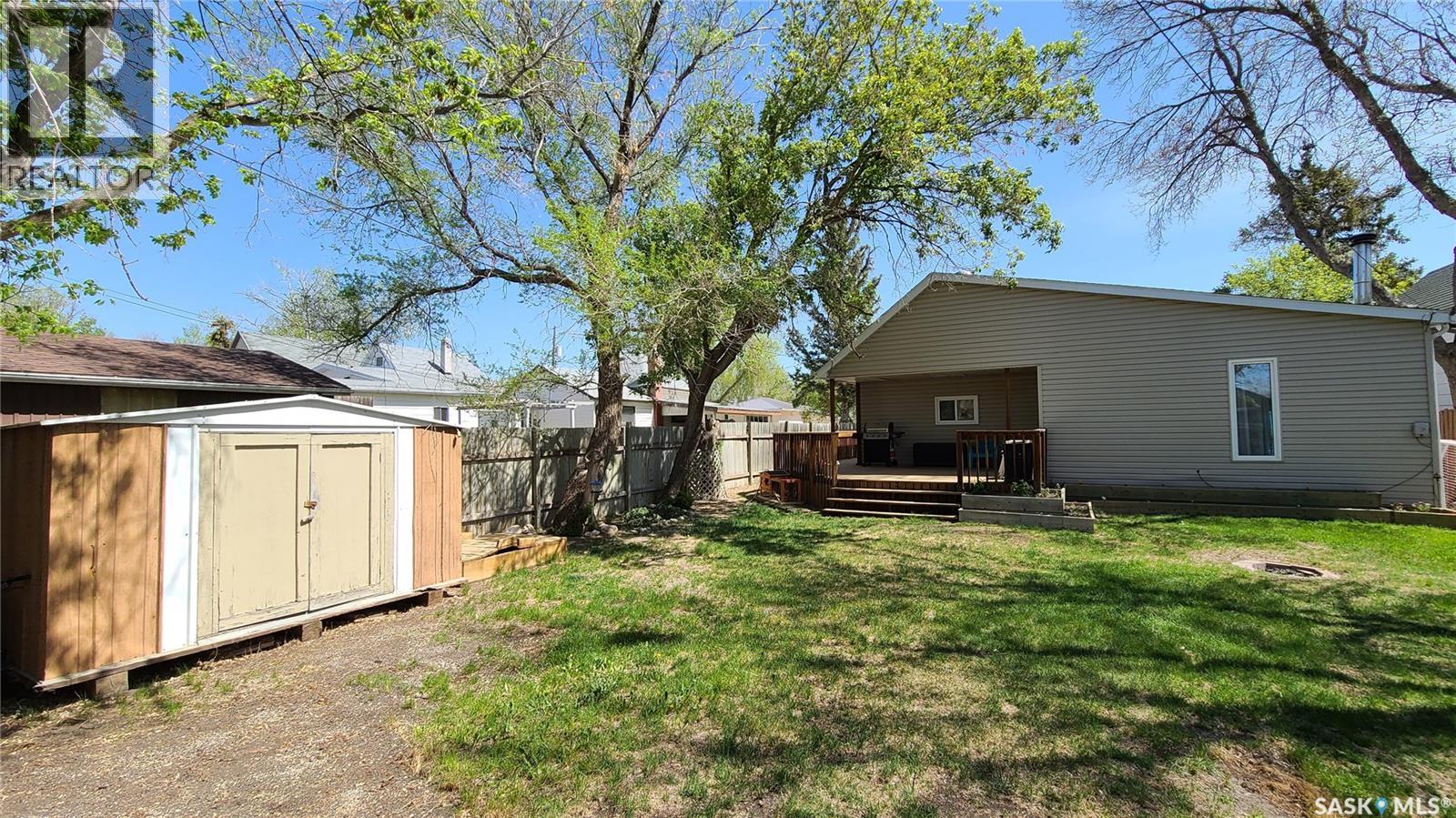 215 Mergens Street, Weyburn, Saskatchewan  S4H 1R4 - Photo 27 - SK033330