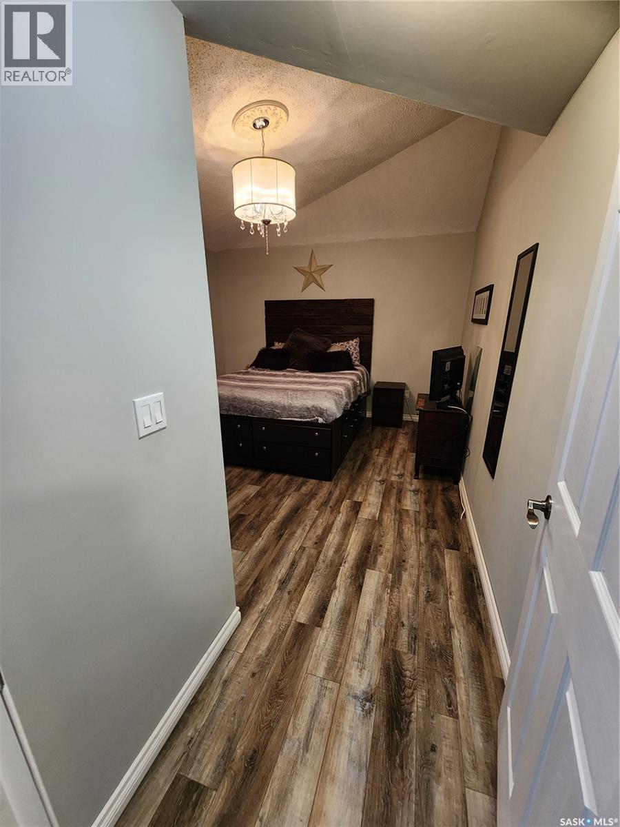 215 Mergens Street, Weyburn, Saskatchewan  S4H 1R4 - Photo 21 - SK033330