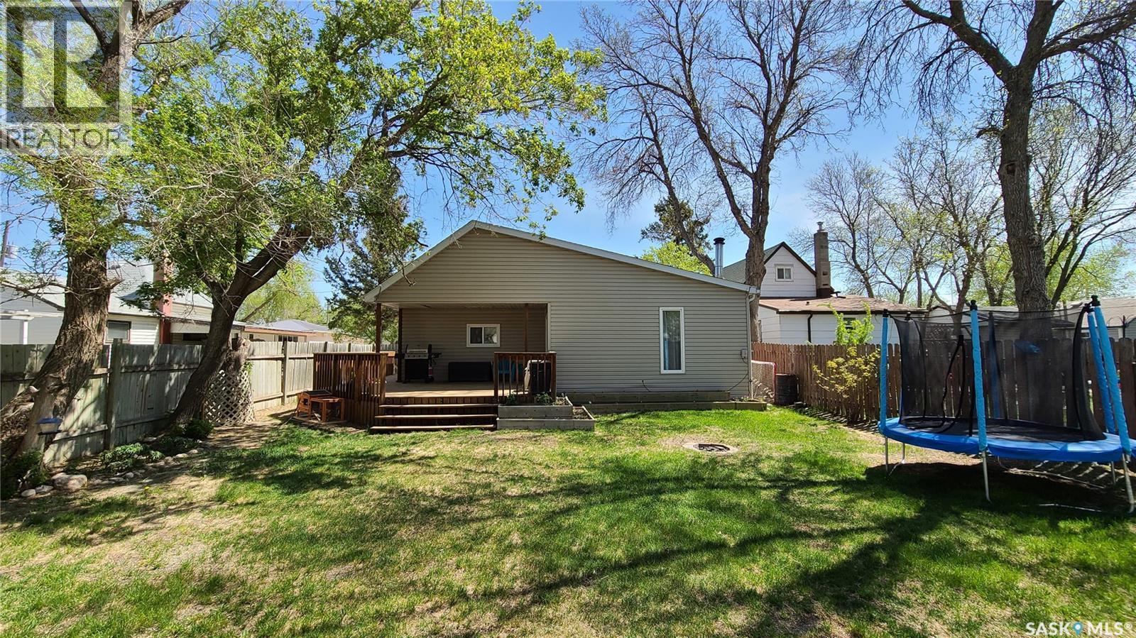 215 Mergens Street, Weyburn, Saskatchewan  S4H 1R4 - Photo 39 - SK033330