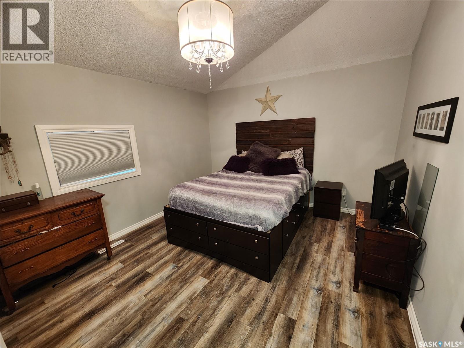 215 Mergens Street, Weyburn, Saskatchewan  S4H 1R4 - Photo 22 - SK033330
