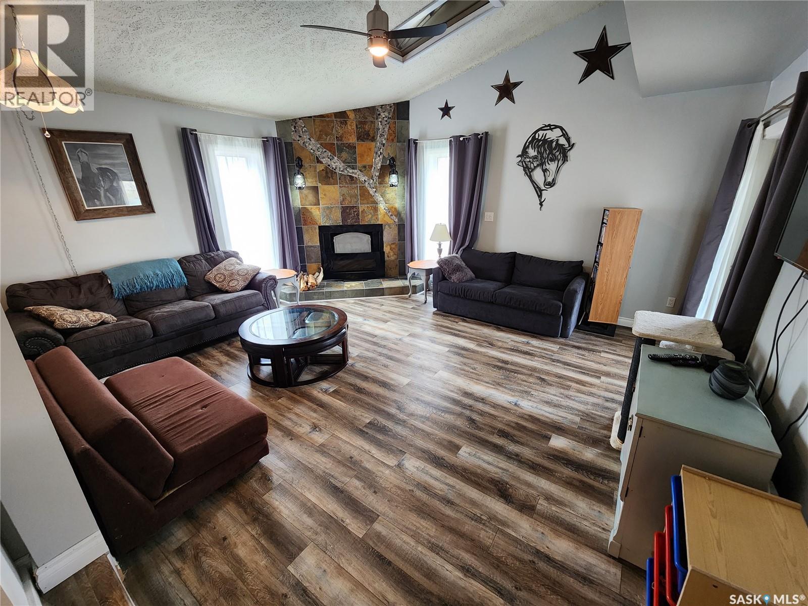 215 Mergens Street, Weyburn, Saskatchewan  S4H 1R4 - Photo 17 - SK033330