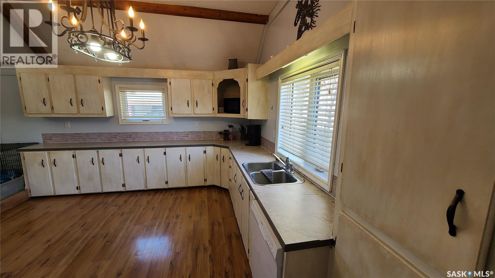 215 Mergens Street, Weyburn, Saskatchewan  S4H 1R4 - Photo 7 - SK033330