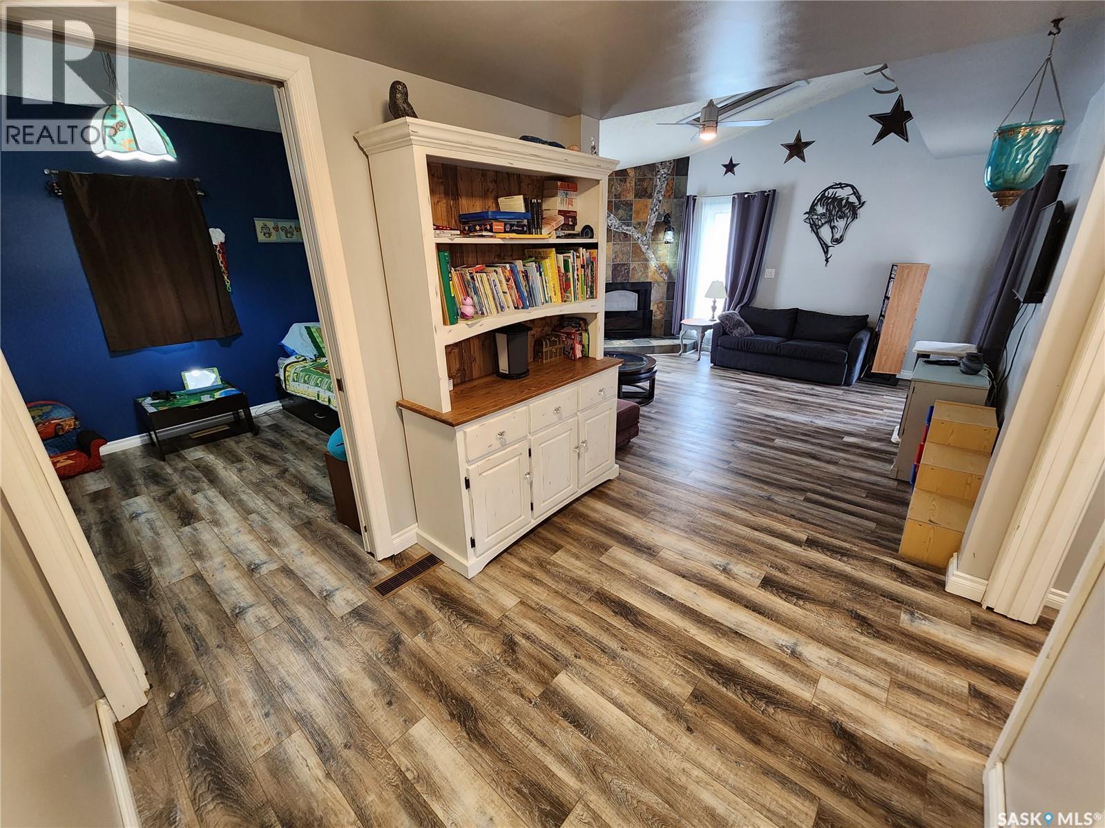 215 Mergens Street, Weyburn, Saskatchewan  S4H 1R4 - Photo 16 - SK033330