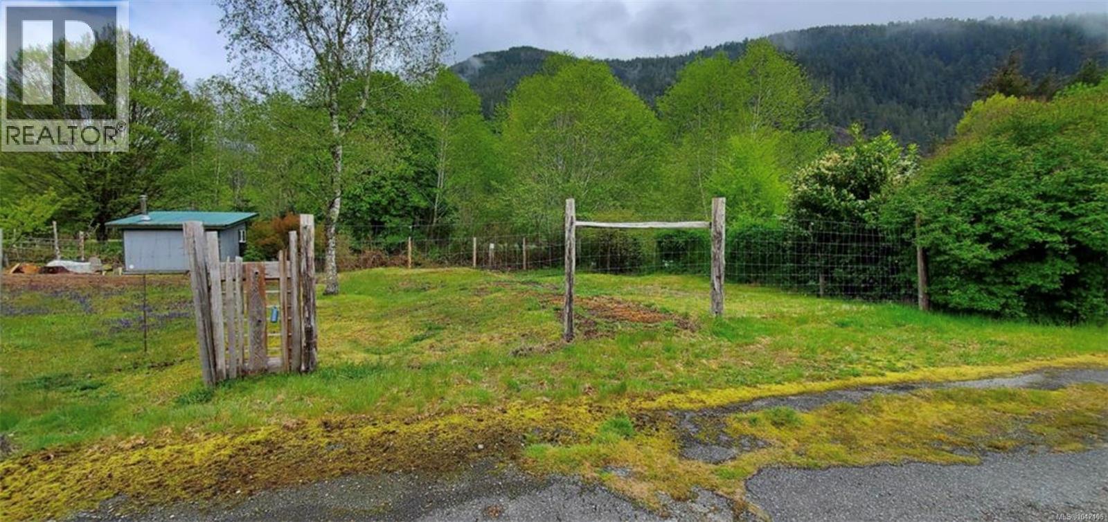 8 Freda Rd, Tahsis, British Columbia  V0P 1X0 - Photo 5 - 1042406