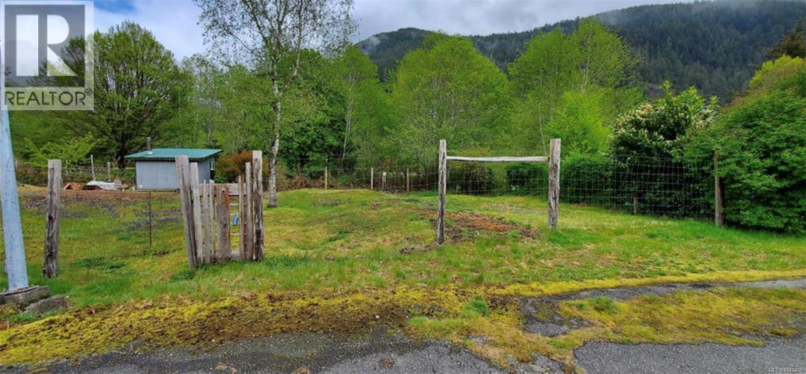 8 Freda Rd, Tahsis, British Columbia  V0P 1X0 - Photo 3 - 1042406