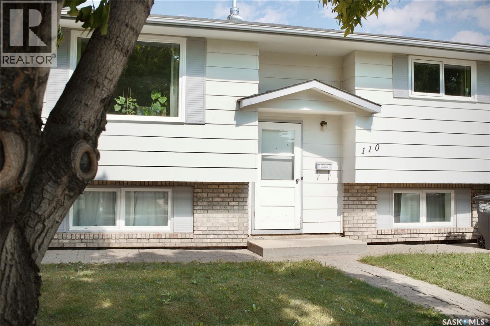 110 Arnason Crescent, Saskatoon, Saskatchewan  S7H 4M8 - Photo 2 - SK046967