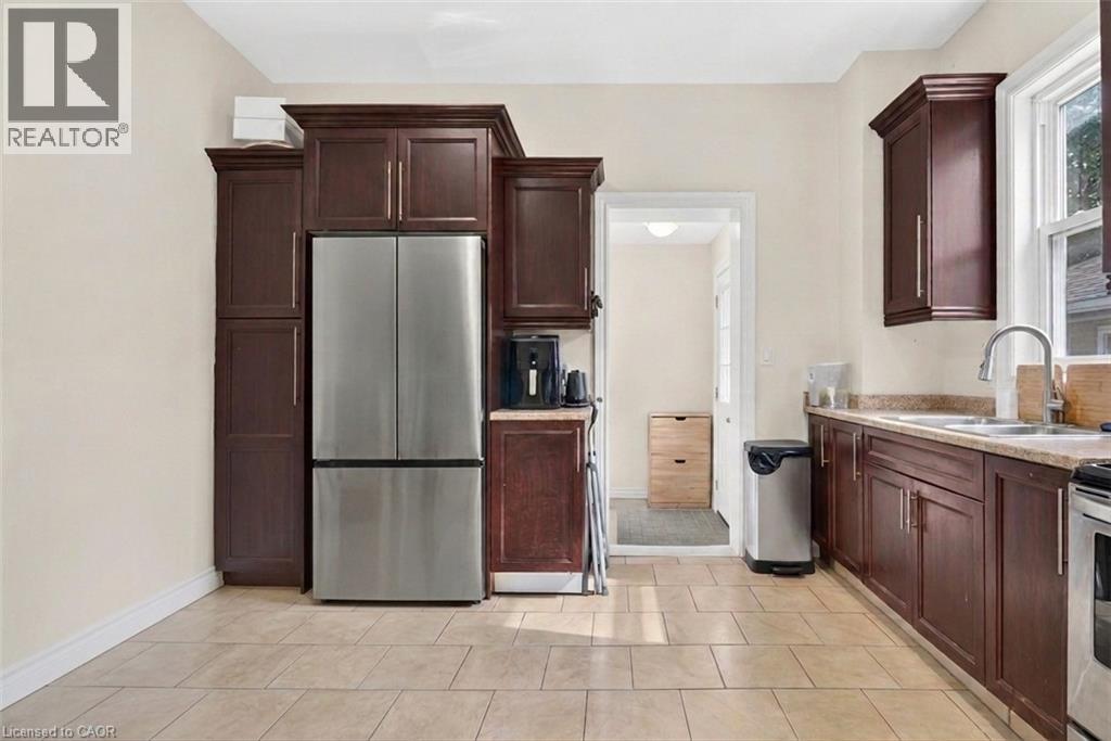 221 Grand River Avenue, Brantford, Ontario  N3T 4Y3 - Photo 8 - 40836866