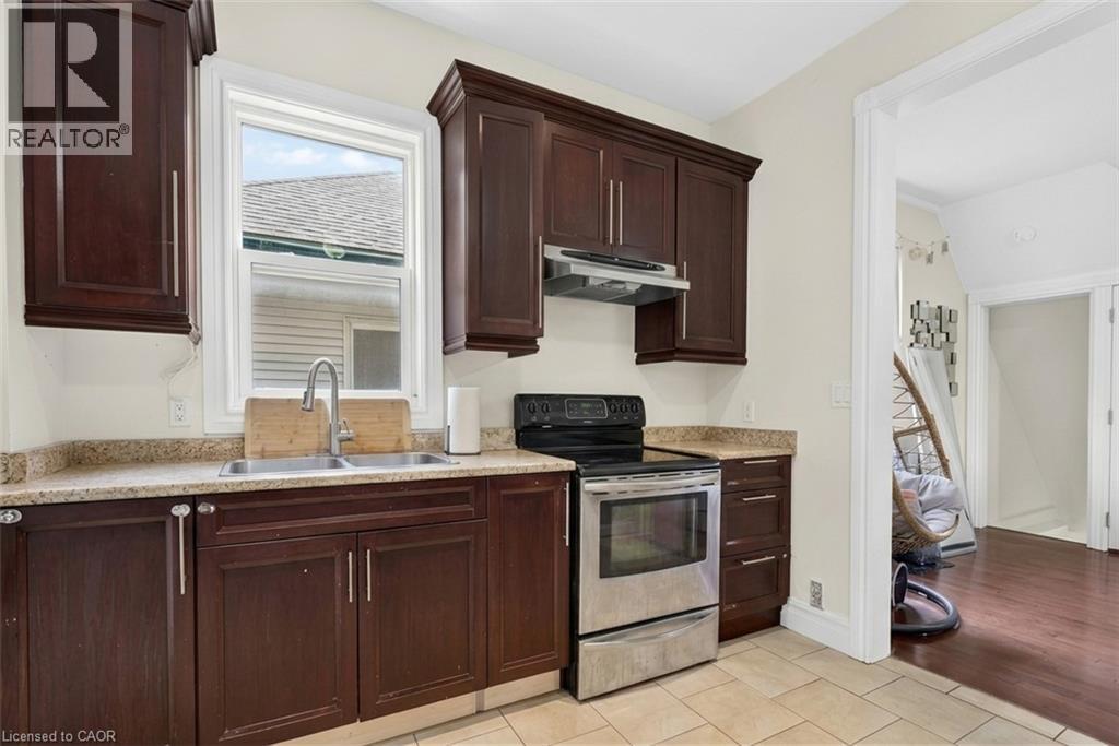 221 Grand River Avenue, Brantford, Ontario  N3T 4Y3 - Photo 9 - 40836866