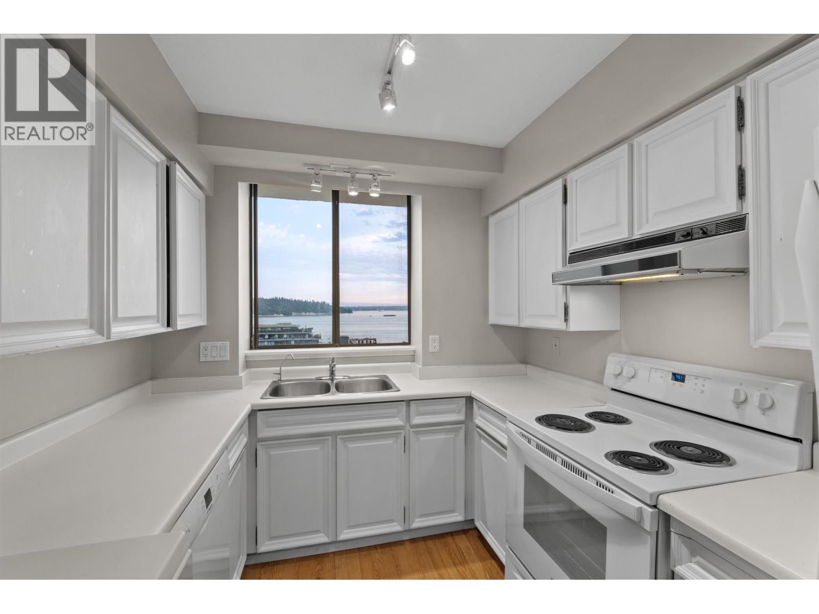 902 1390 Duchess Avenue, West Vancouver, British Columbia  V7T 1H6 - Photo 10 - R3159891