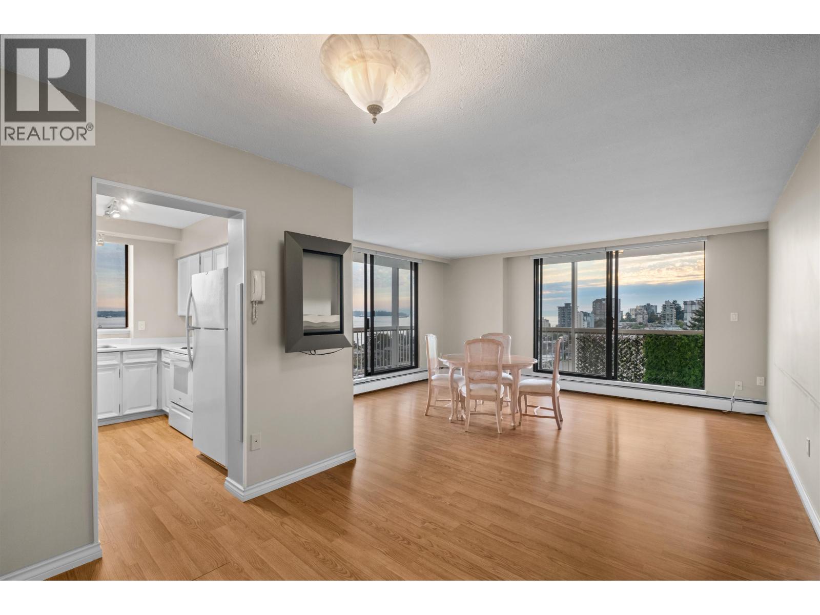 902 1390 Duchess Avenue, West Vancouver, British Columbia  V7T 1H6 - Photo 2 - R3159891