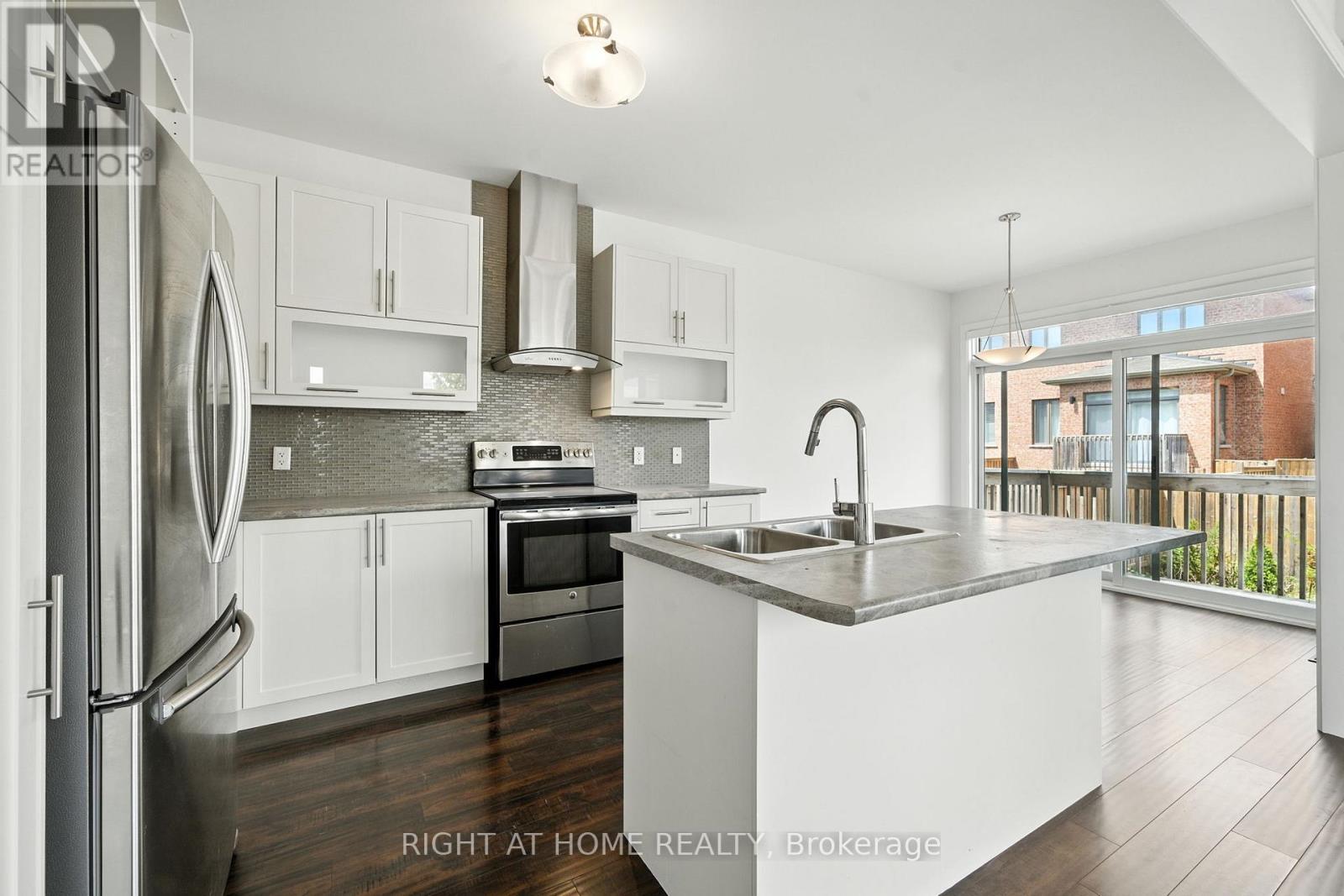 108 Vanier Street, Whitby, Ontario  L1R 0N3 - Photo 10 - E13727726