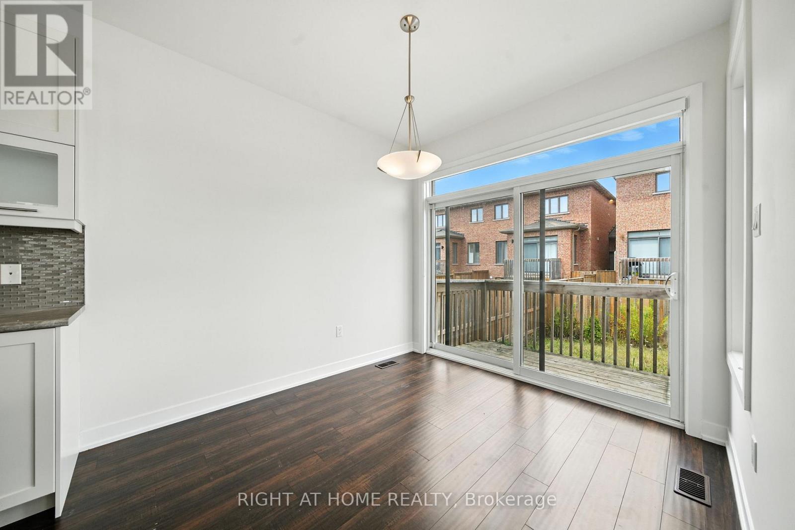 108 Vanier Street, Whitby, Ontario  L1R 0N3 - Photo 11 - E13727726