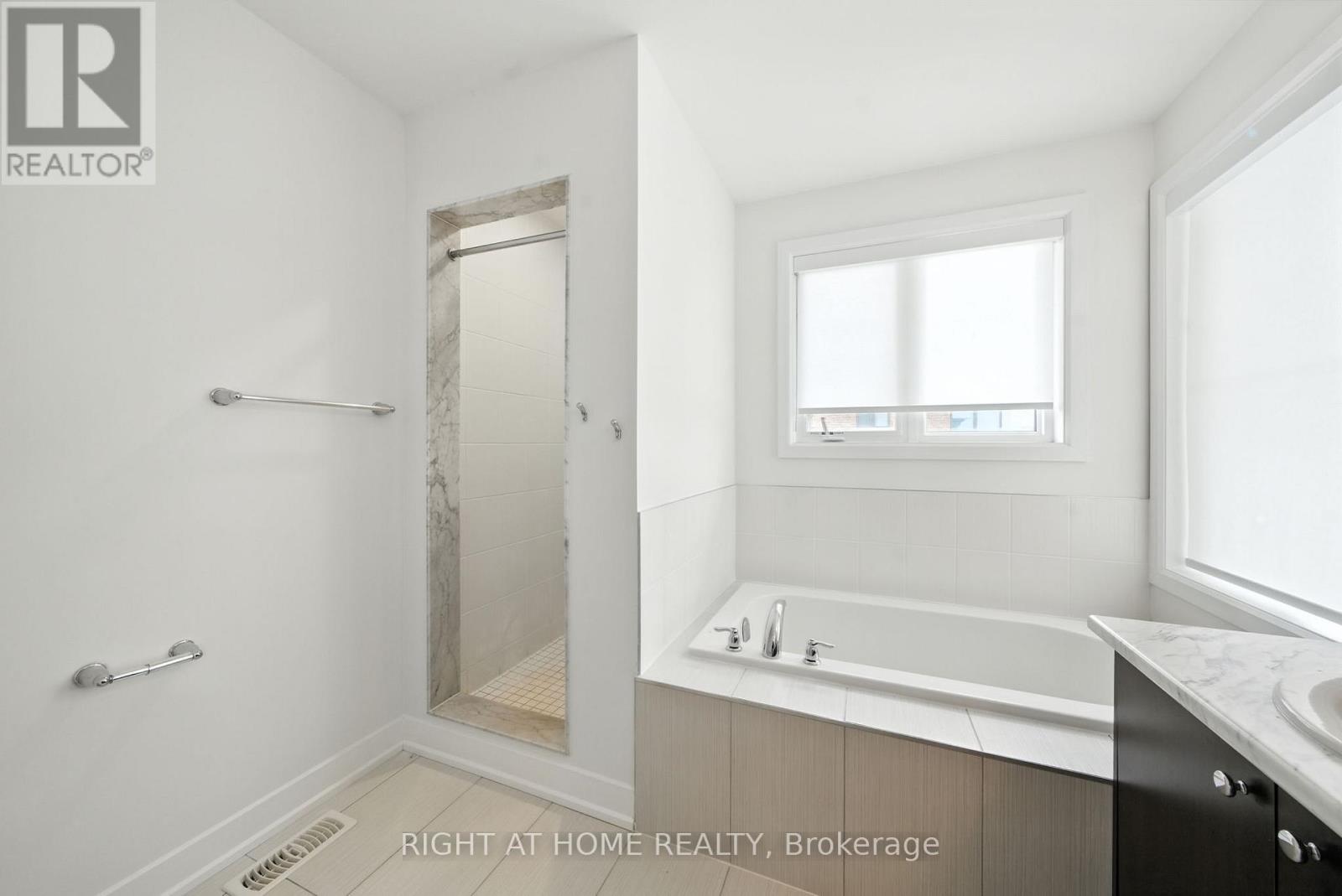 108 Vanier Street, Whitby, Ontario  L1R 0N3 - Photo 25 - E13727726