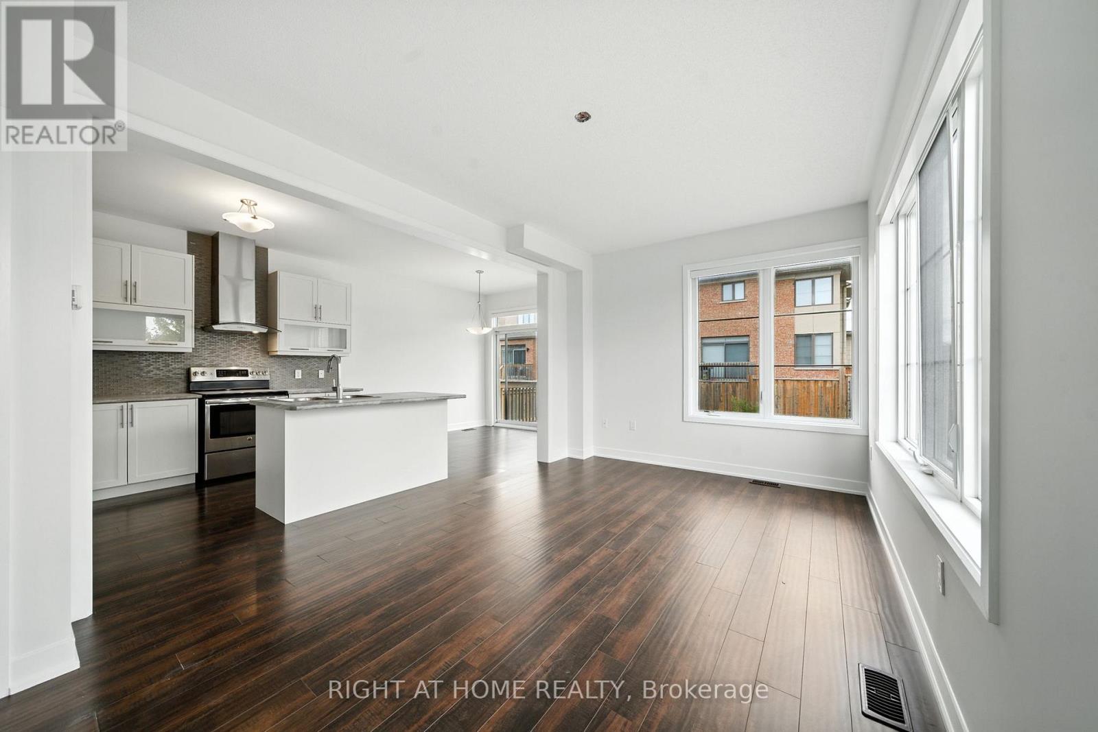 108 Vanier Street, Whitby, Ontario  L1R 0N3 - Photo 6 - E13727726