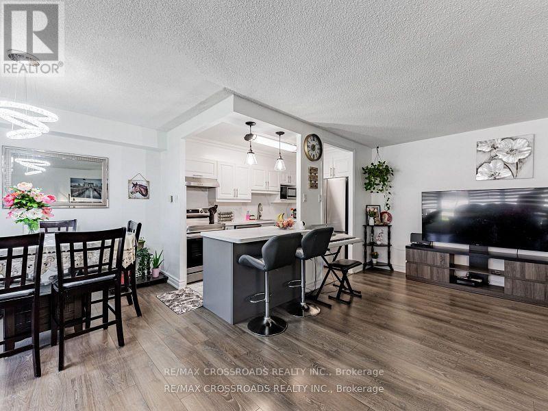 111 - 20 Sunrise Avenue, Toronto (Victoria Village), Ontario  M4A 2R2 - Photo 6 - C13727756