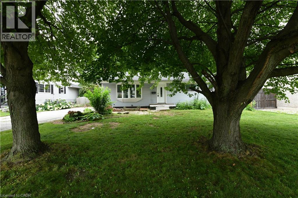 15 MILLER Drive, Ancaster, Ontario
