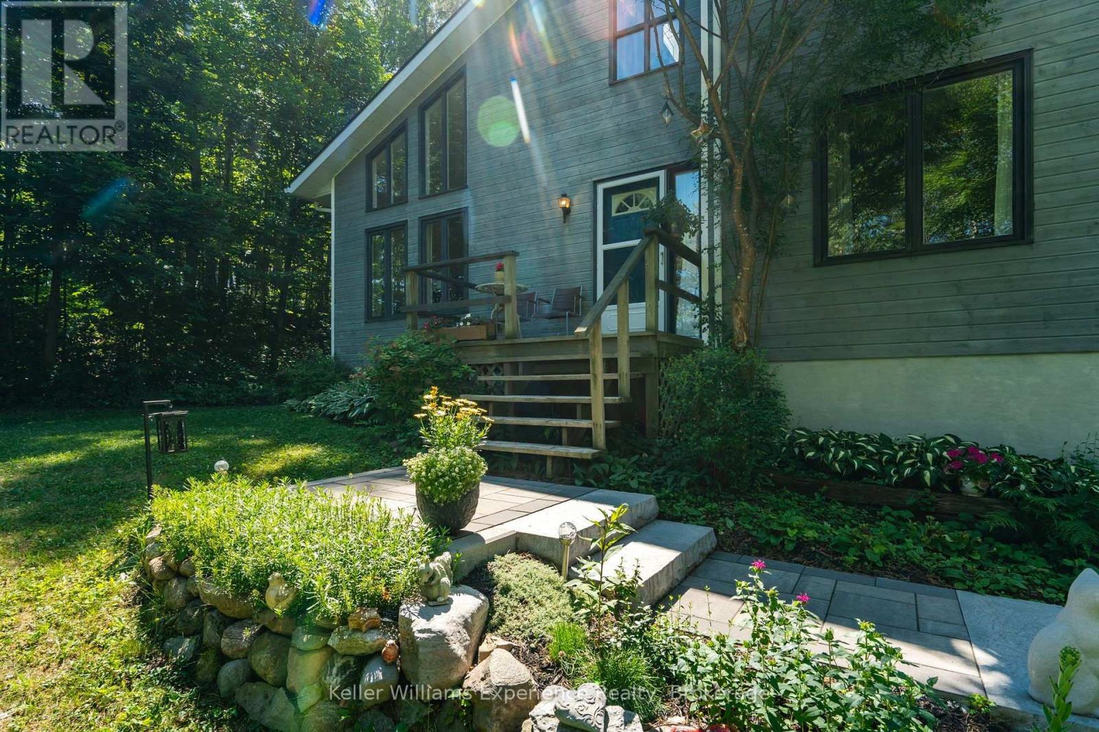 122 Poyntz Street, Penetanguishene, Ontario  L9M 1P4 - Photo 6 - S13706560