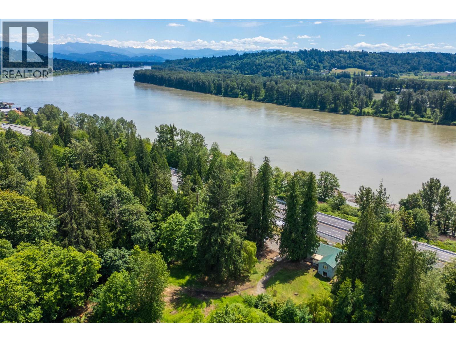 28203 Lougheed Highway, Maple Ridge, British Columbia  V2W 1L1 - Photo 2 - R3136535