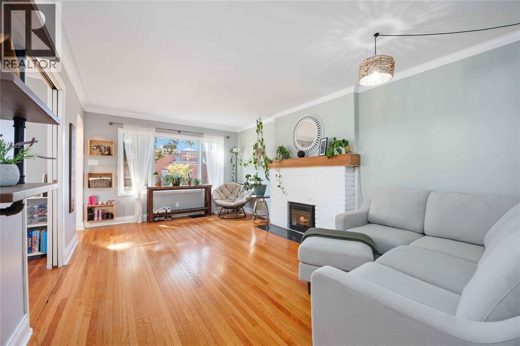 252 MARIA STREET Sarnia Ontario Canada N7T4T3 2
